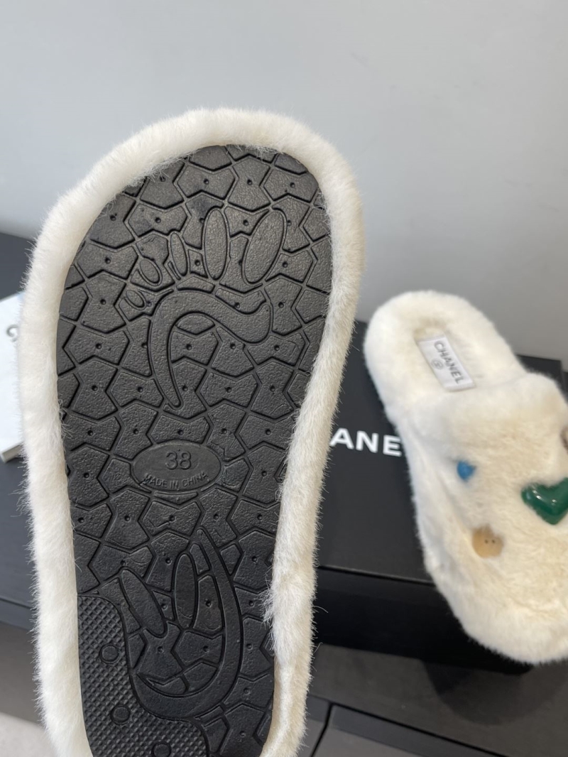 Ch**el slippers